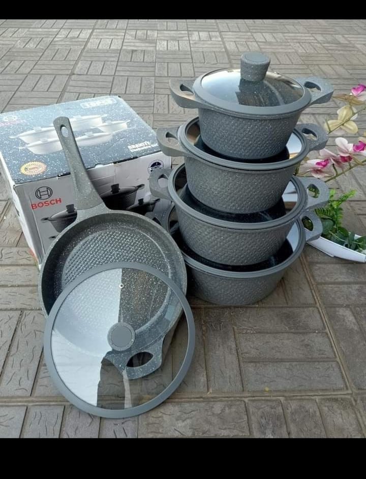 [ KILIMALL AMAZING OFFERS🤩🤩✨!!! ] (COOK TO PERFECTION ❤) 11 Pcs classy brand new very high quality stylish and fancy Kitchen silicone rubber Bosch granite cook ware set at an afffordable price 👌🤩