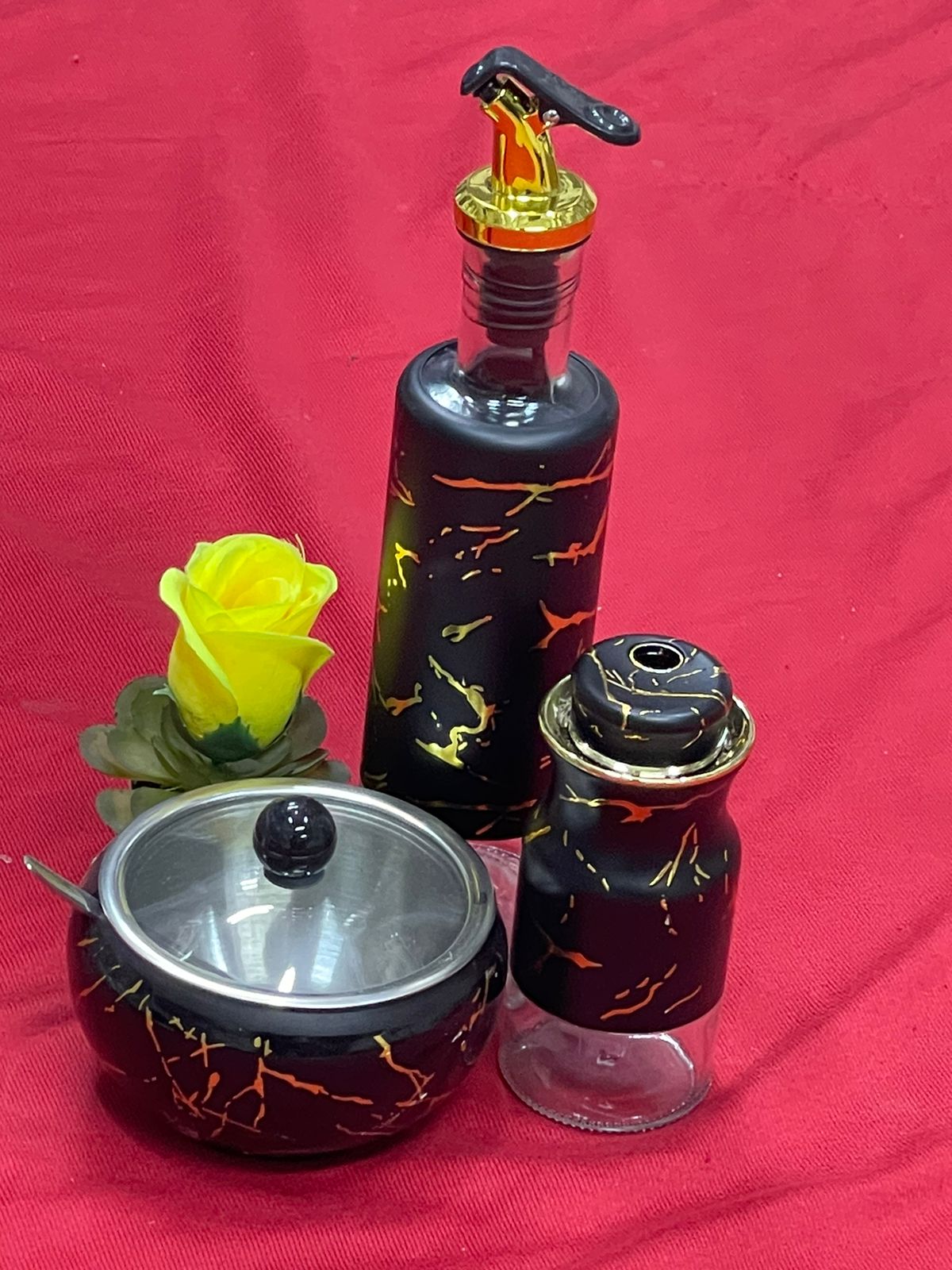 The Affair
3 PCs set
white or black
1 oil dispenser
1 salt shaker
1 sugar dish