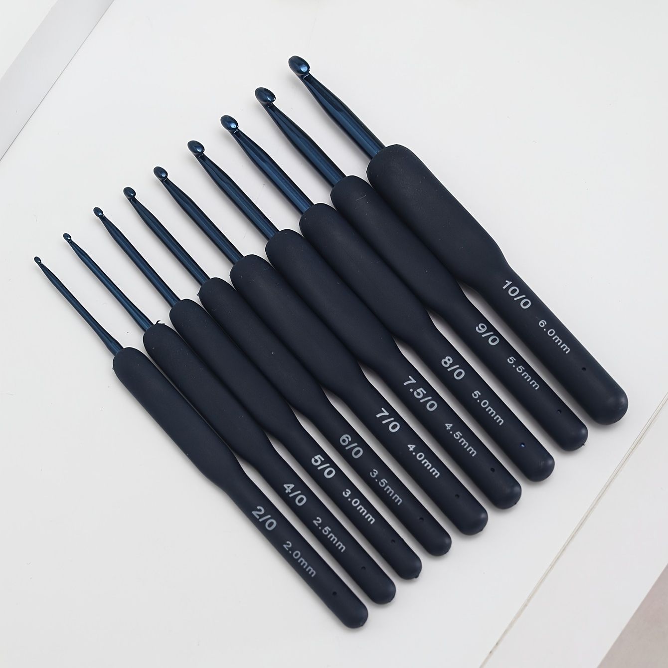 9pcs Ergonomic Crochet Hook Set with Soft Grip for Arthritic Hands, Beginner-Friendly Crochet Needle Set and Accessories