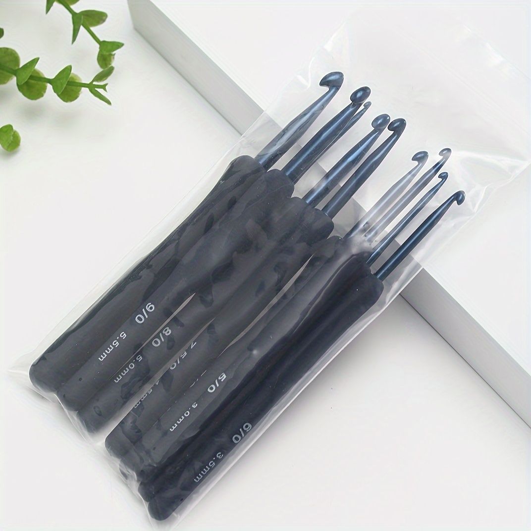 9pcs Ergonomic Crochet Hook Set with Soft Grip for Arthritic Hands, Beginner-Friendly Crochet Needle Set and Accessories