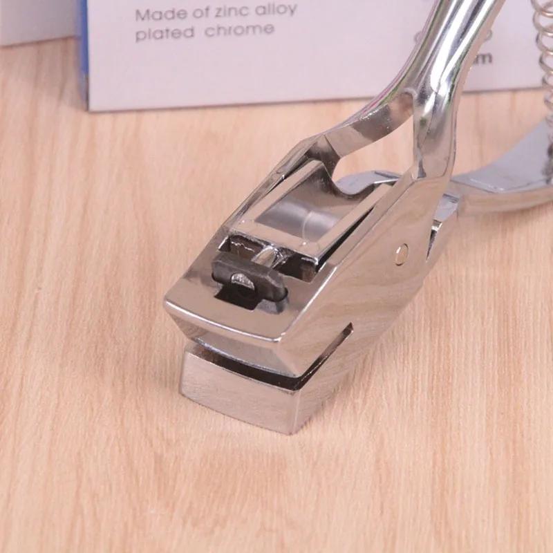 1pc Oval Shape Manual Hole Punch, Zinc Alloy Chrome Plated, Uncharged Slot Puncher for PVC Cards, Photo Badges, Tags, Scrapbooking & Office Stationery Tool