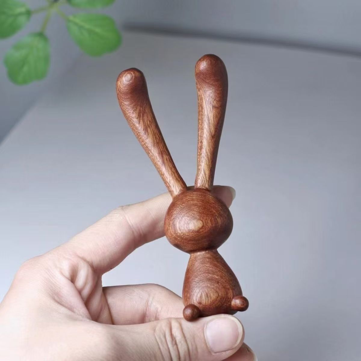 1PCS  Facial and Head Massage Comb - Sandalwood Rabbit Design 9.5CM*4.3CM