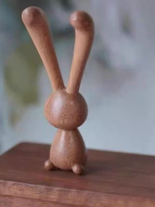 1PCS  Facial and Head Massage Comb - Sandalwood Rabbit Design 9.5CM*4.3CM