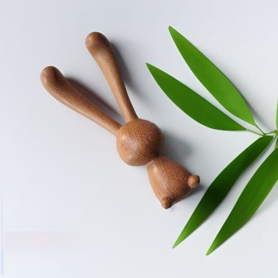 1PCS  Facial and Head Massage Comb - Sandalwood Rabbit Design 9.5CM*4.3CM