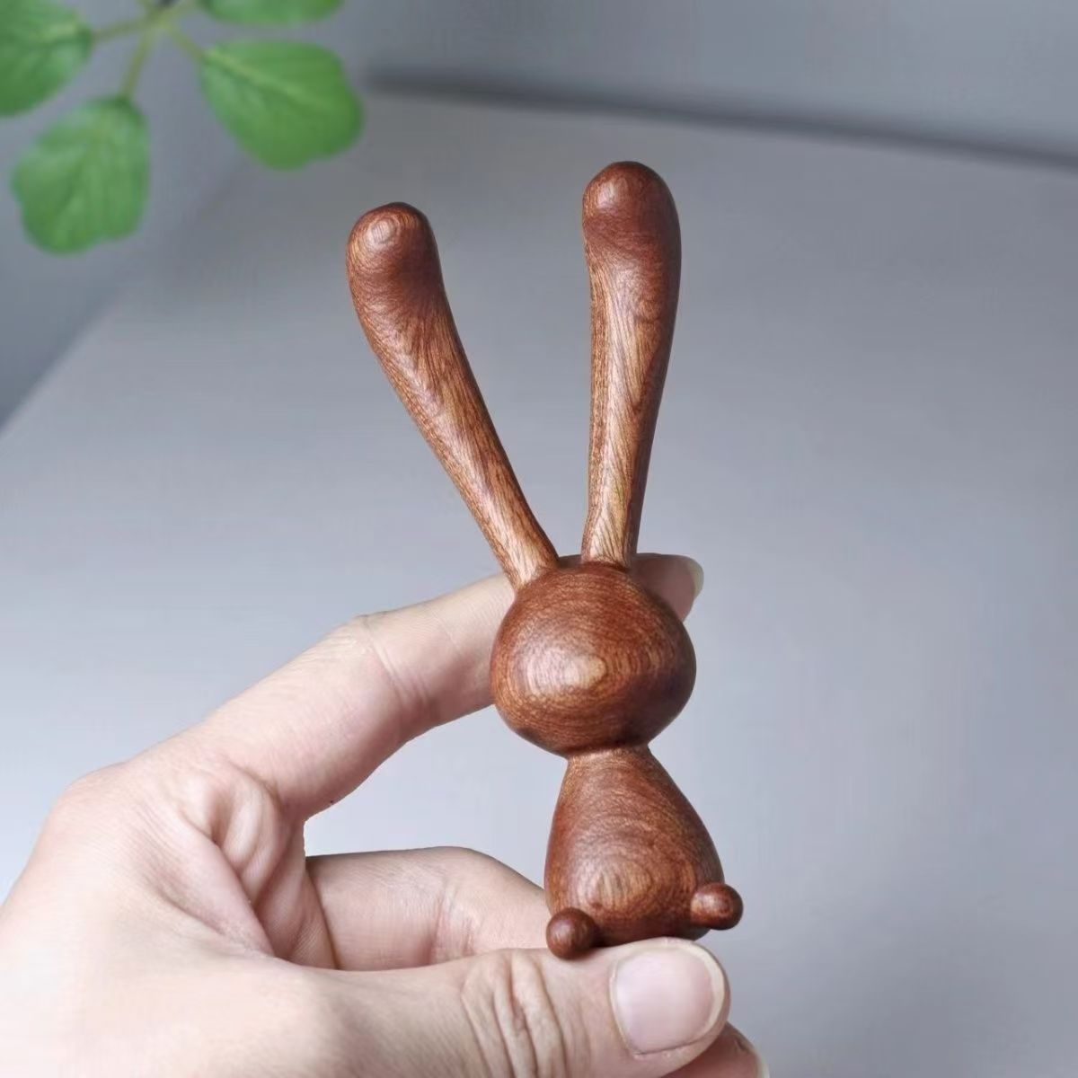1PCS  Facial and Head Massage Comb - Sandalwood Rabbit Design 9.5CM*4.3CM