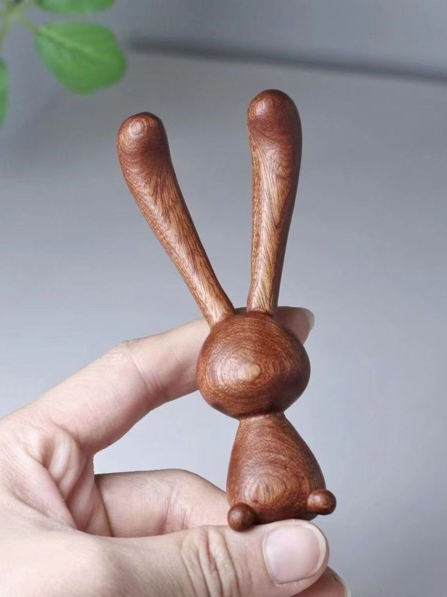 1PCS  Facial and Head Massage Comb - Sandalwood Rabbit Design 9.5CM*4.3CM