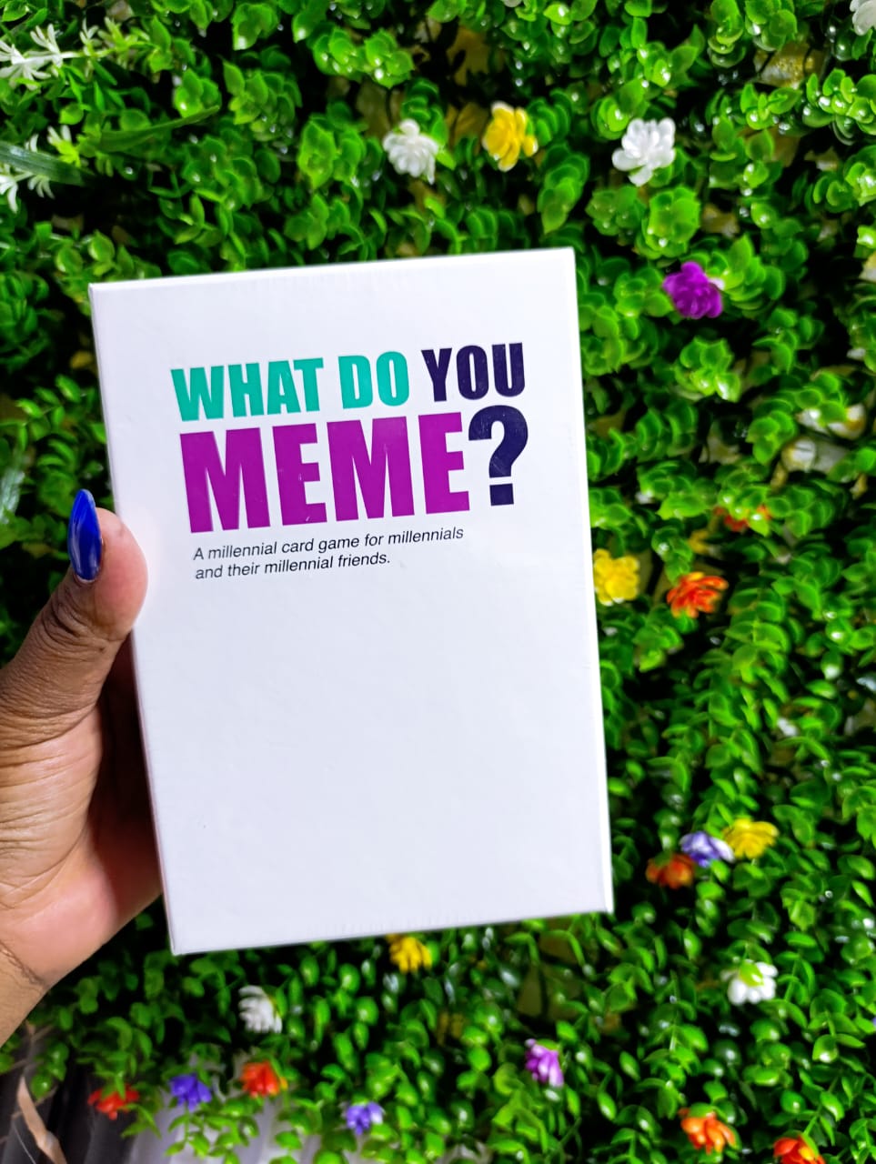 WHAT DO YOU MEME PARTY CARD GAME - Compete with your friends and family to create the funniest memes. Do this by using one of your dealt caption cards to caption the photo card in each round.