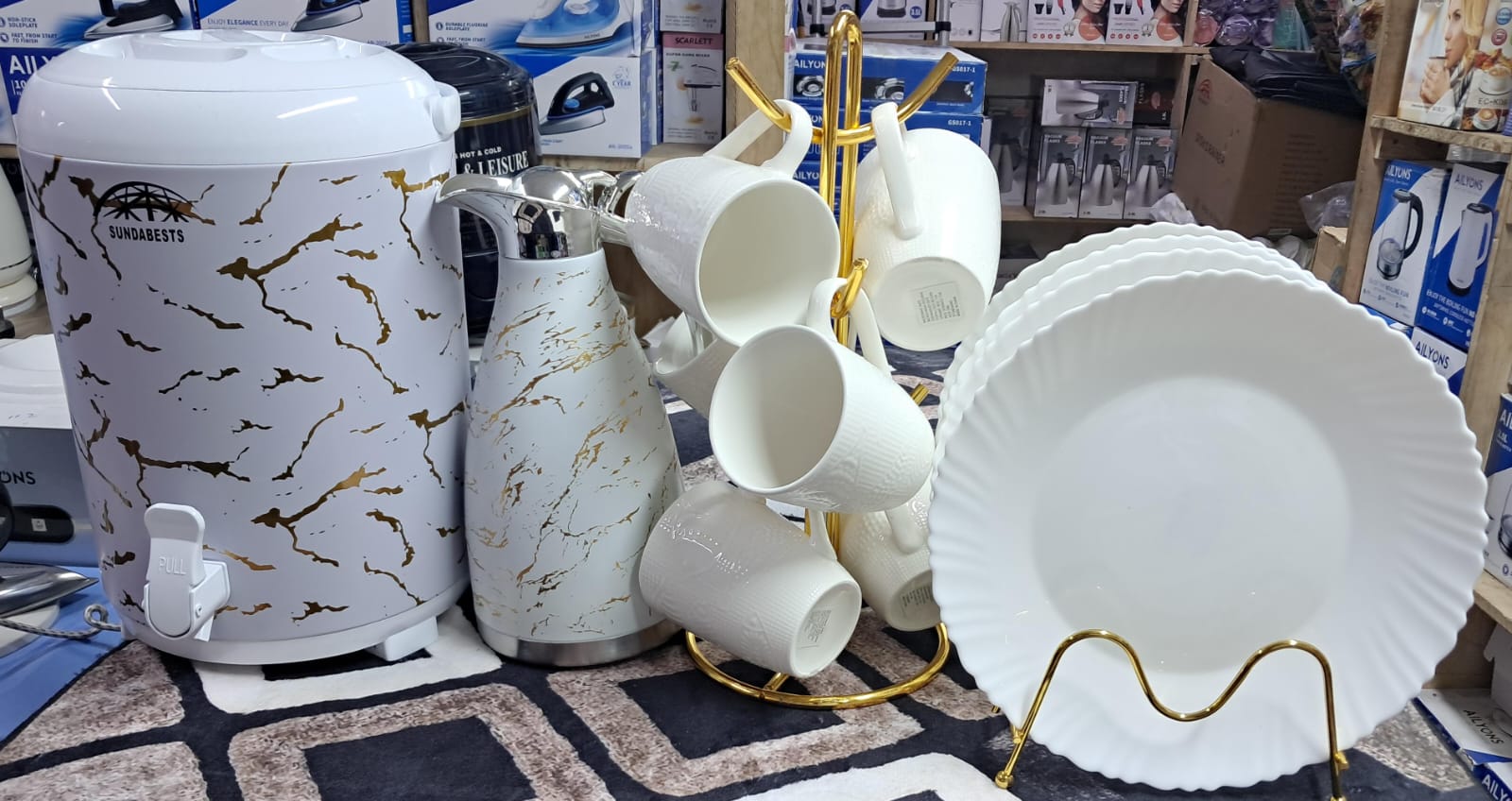 14pcs dinner set The stainless steel thermos keeps your drinks hot or cold for 12 hours, making it your perfect daily companion. Plus, enjoy 6 sleek black mugs, ideal for both home and commercial use.