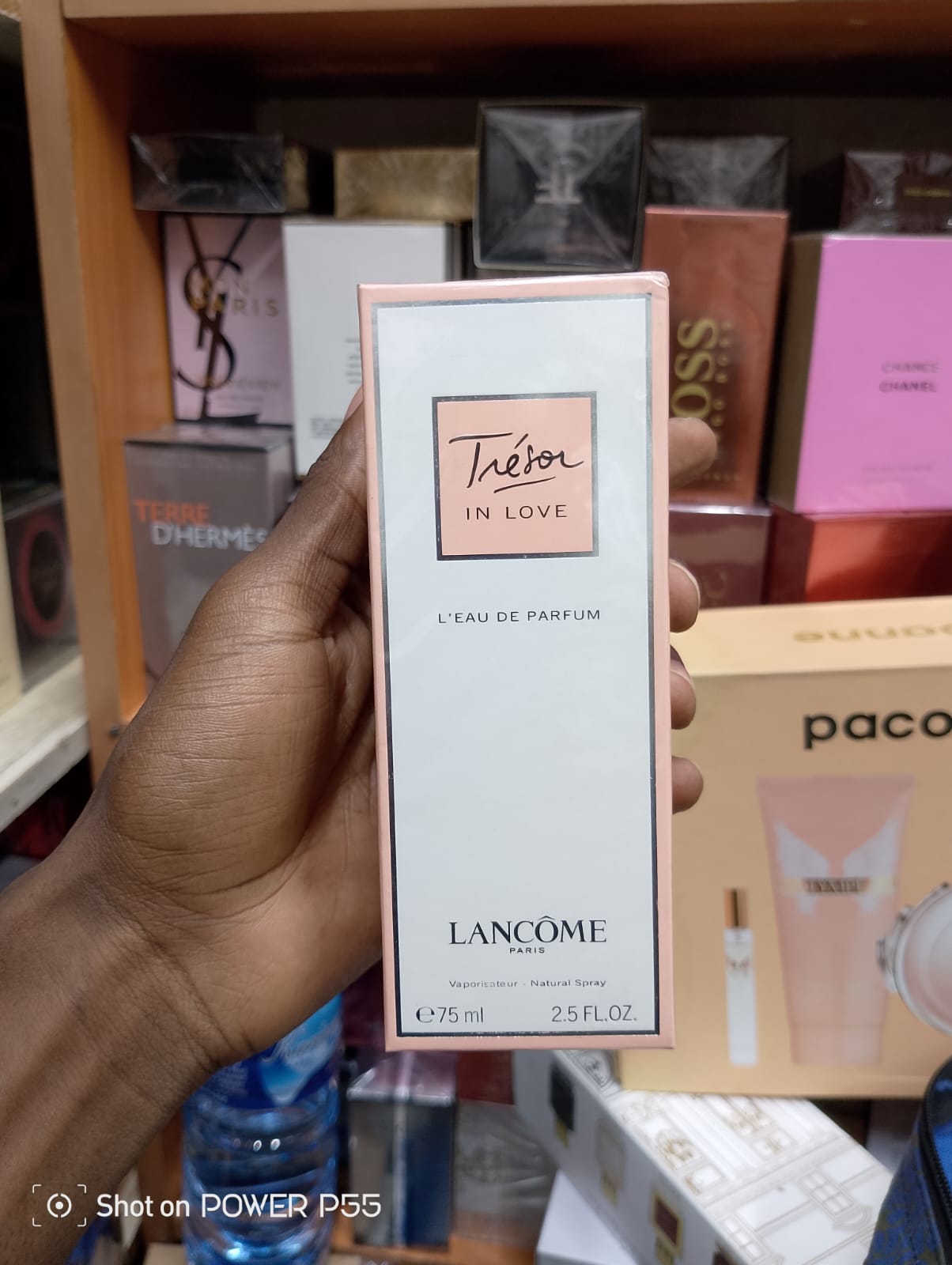 Lancome Tresor In Love For Women – 75ml Tresor Midnight Rose by Lancome is a Floral Woody Musk fragrance for women. Tresor Midnight Rose was launched in 2011. Top notes are Raspberry and Rose; middle