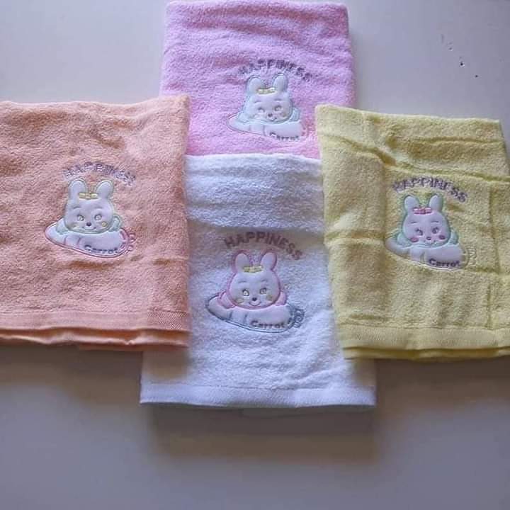 Happiness towel It's an amazing feeling to wrap your kid in a soft, absorbent, fluffy bath towel after a warm shower! Made of cotton fabric, this towel possess breathable characteristics 1pc