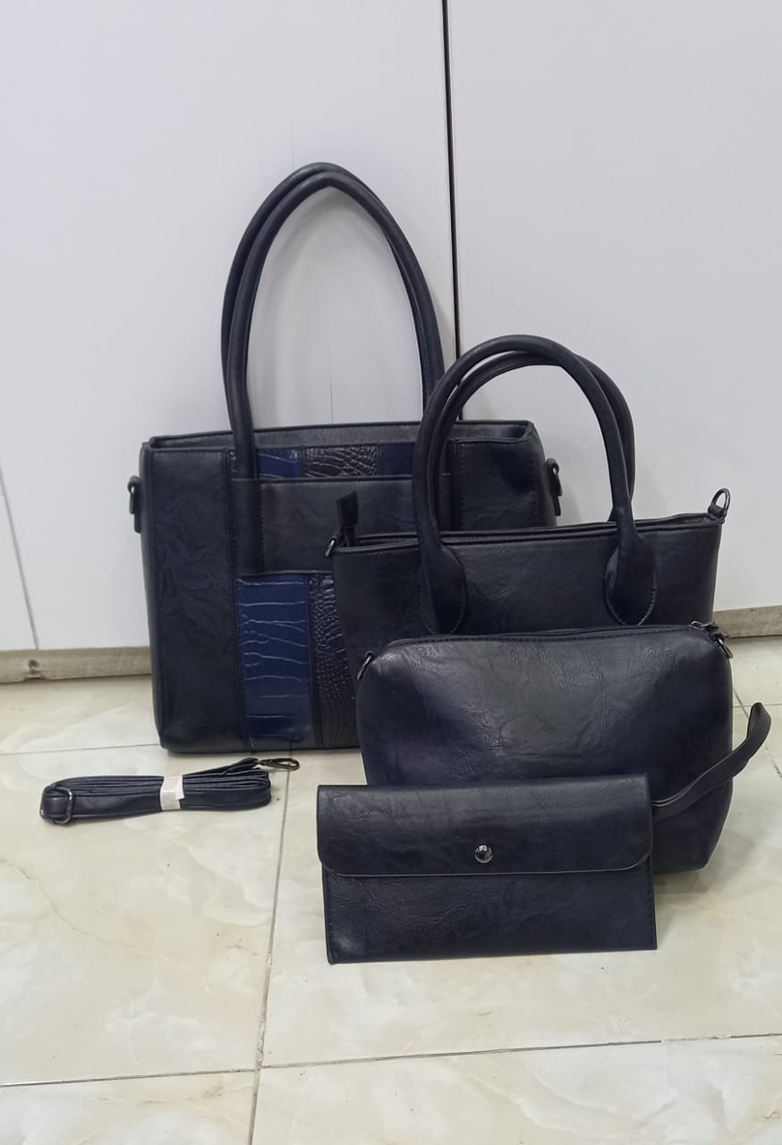 🔔 ALERT OFFER 🔔 ]  -  4 in 1 High  Quality  Luxurious Women  Handbags at Give away Price and of very high quality