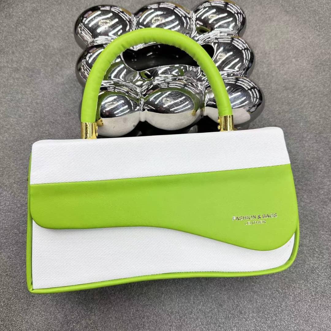 [ ❤EMBRACE THE LATEST TREND 🤩🤩✨ !!! ]  1Pc  Brand New High Quality Stylish and Luxurious Ladies Handbag at Affordable price .