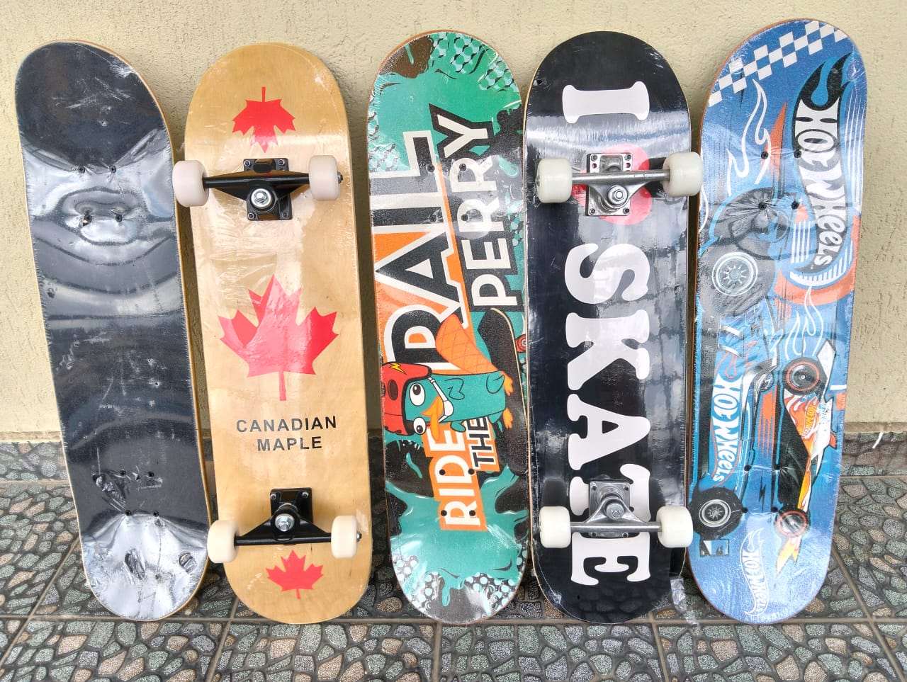 [ MAKES IT EASY AND SAVES COSTS 🤩🤩✨ !!! ]  1PC NEW ARRIVAL HIGH QUALITY DURABLE & STYLISH  SKATE  BOARD WITH RUBBER WHEELS  AT GIVE AWAY PRICE