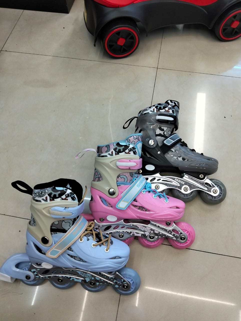 [ MAKES IT EASY AND SAVES COSTS 🤩🤩✨ !!! ]  1PAIR BRAND NEW VERY QUALITY DURABLE STYLISH SKATE SHOES WITH RUBBER WHEELS SIZE ; SMALL AT AFFORDABLE PRICE