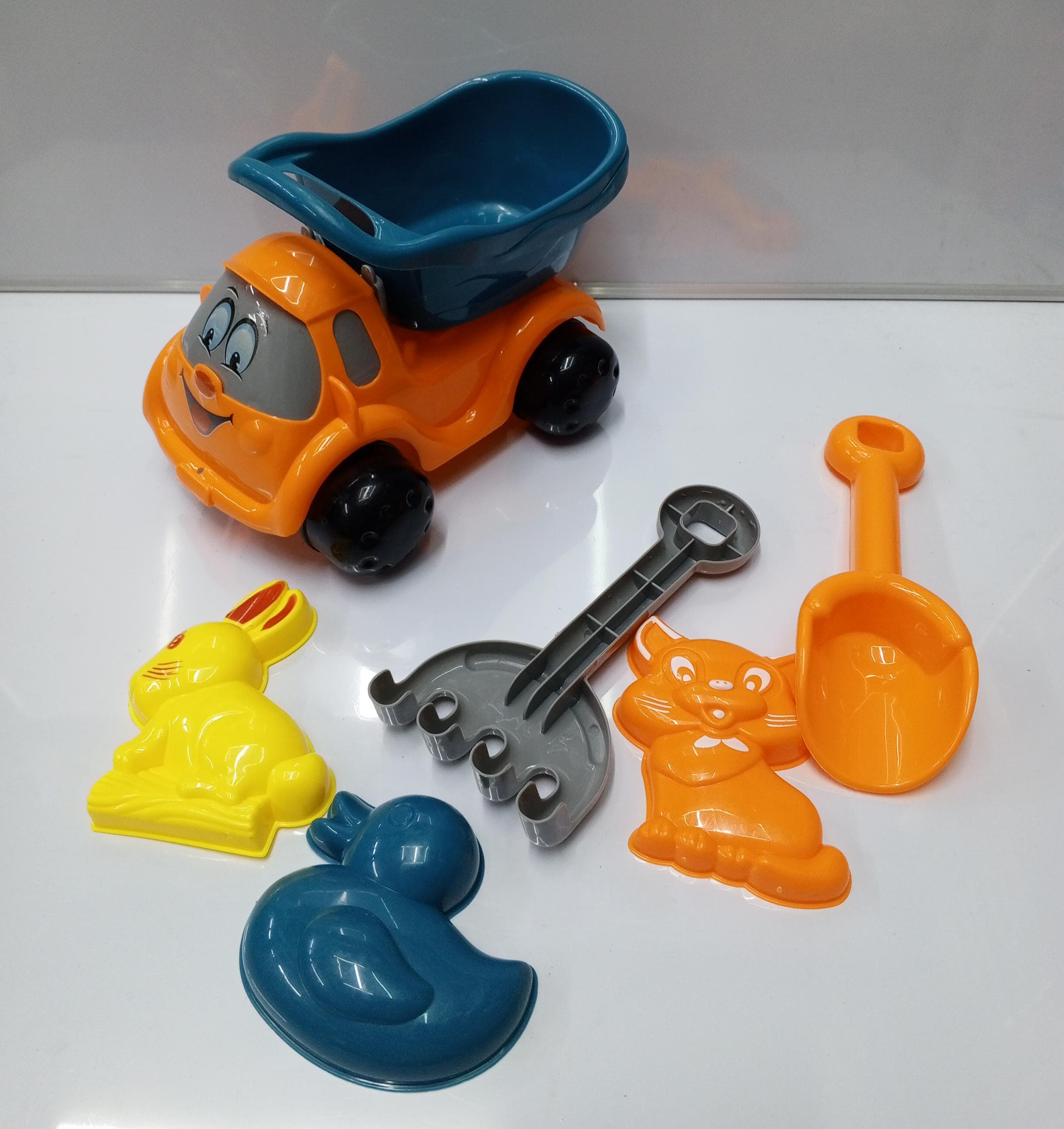 🔥 GOOD DEAL 🔥 - 1 PC Beach Truck Toy with Inertia Mode & Inclusive Beach Toys, Fun, Durable, Perfect for Kids Outdoor Play