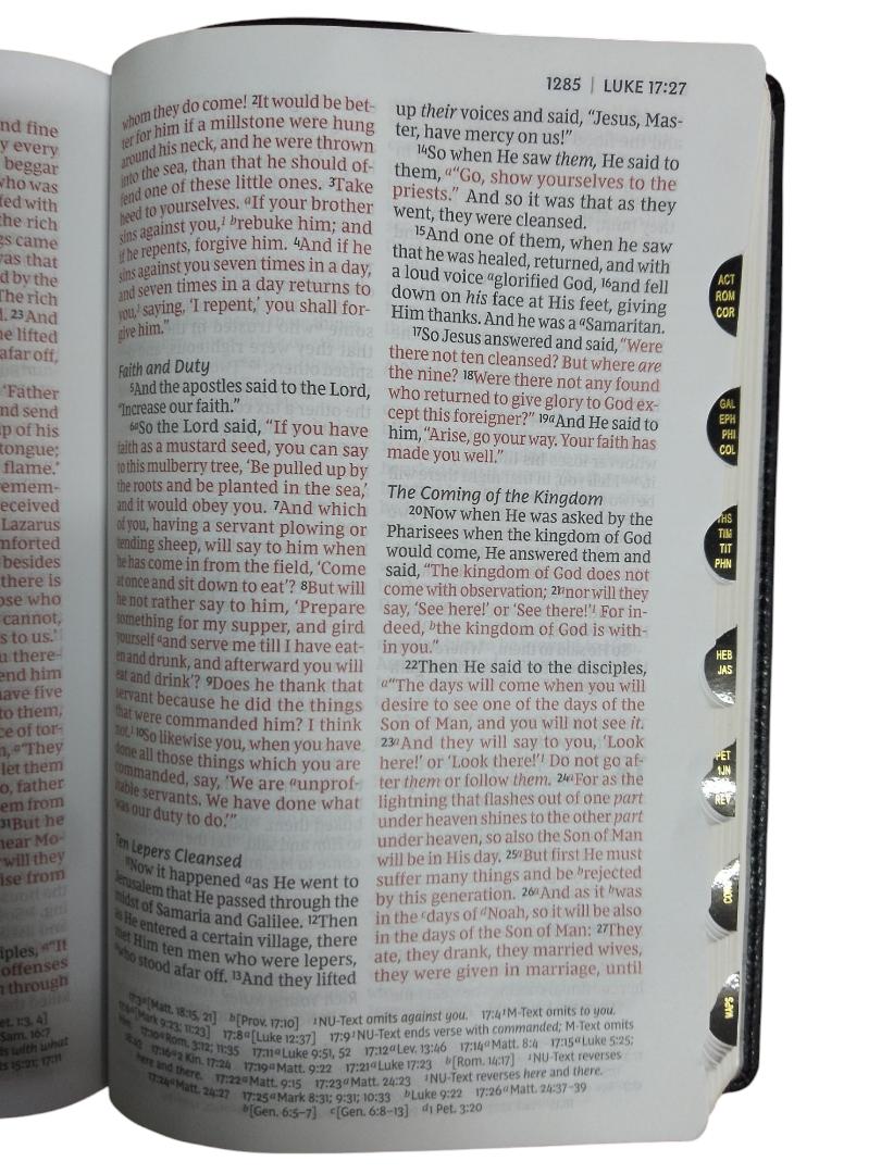 NKJV PERSONAL SIZE LARGE PRINT REFERENCE BIBLE, HOLY BIBLE, NEW KING JAMES VERSION BIBLE, LEATHER COVER BIBLE, THUMB INDEX BIBLE