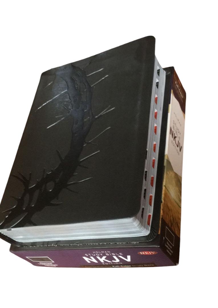 NKJV STUDY BIBLE BLACK LEATHER COVER BIBLE THUMB INDEX BIBLE, NEW KING JAMES VERSION BIBLE