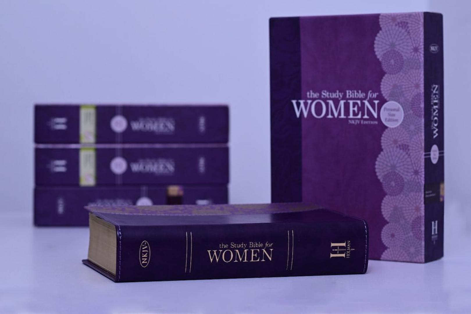 NKJV STUDY BIBLE FOR WOMEN, PERSONAL SIZE, LEATHER COVER, NEW KING JAMES VERSION BIBLE PURPLE