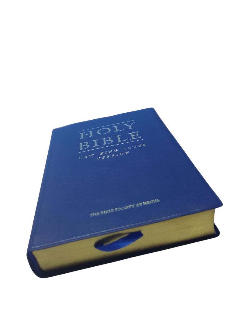 NKJV COMPACT BIBLE, NEW KING JAMES VERSION BIBLE, HOLY BIBLE BLUE, SOFT COVER