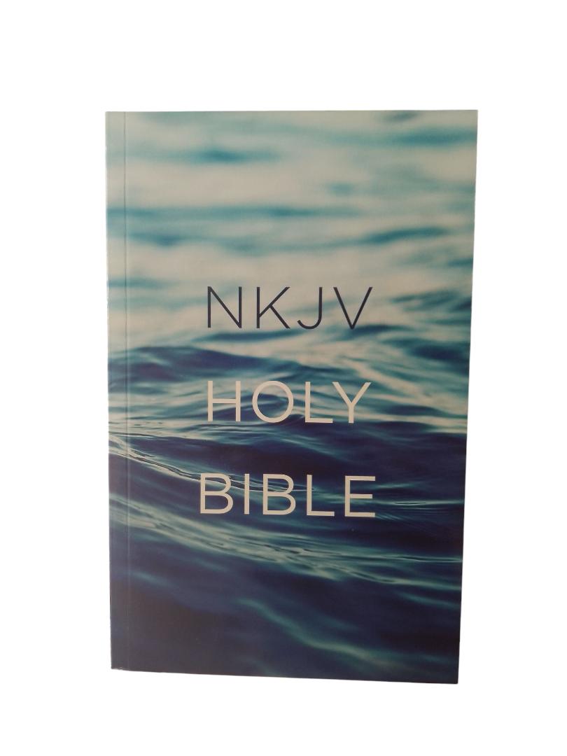 NKJV STANDARD BIBLE, NEW KING JAMES VERSION BIBLE, HOLY BIBLE SOFTCOVER