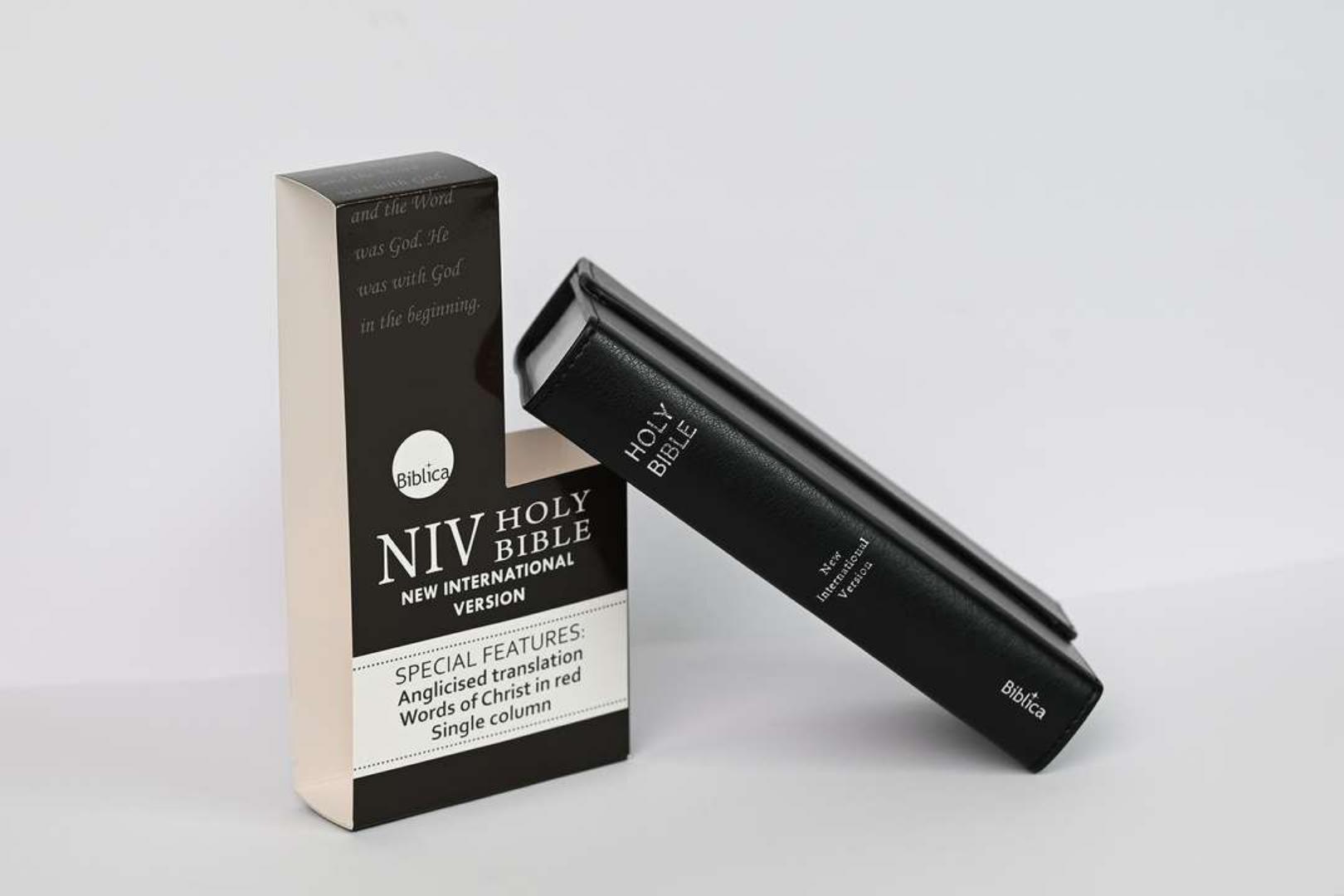 NIV TRIMLINE BIBLE, HOLY BIBLE, NEW INTERNATIONAL VERSION BIBLE, LEATHER COVER BLACK