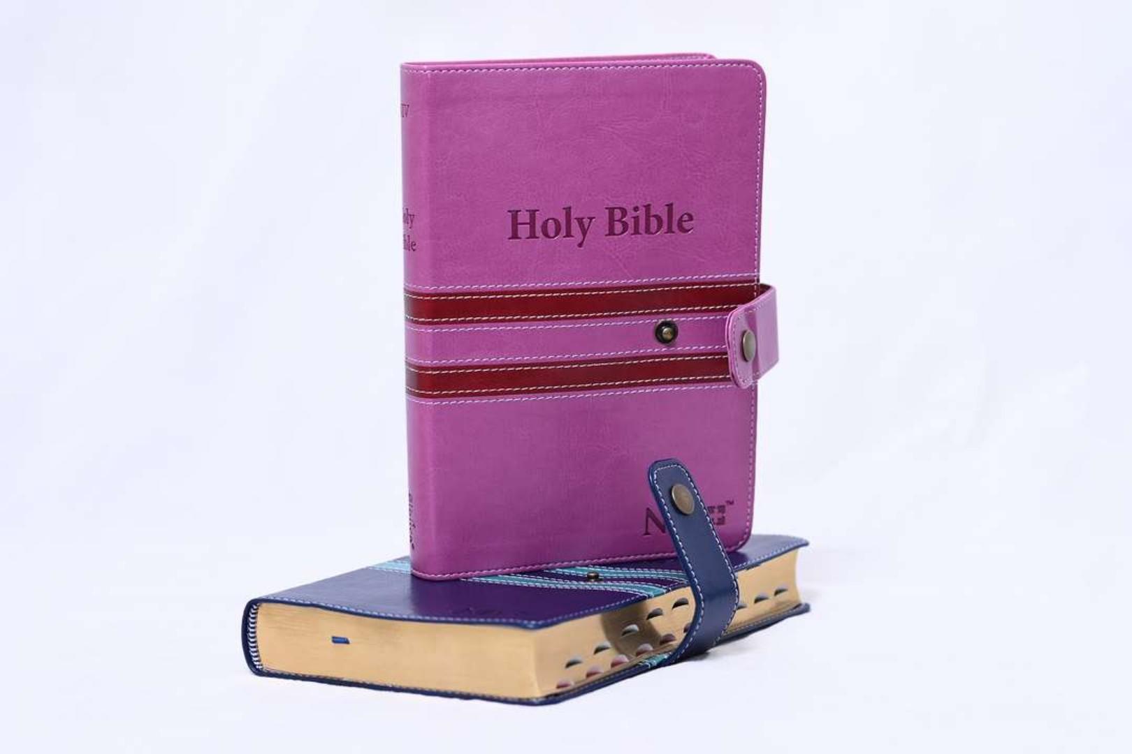 NIV PRESS BUTTON, HOLY BIBLE PINK, NEW INTERNATIONAL VERSION BIBLE, LEATHER COVER BIBLE, THUMB INDEX BIBLE, DUOTONE BIBLE