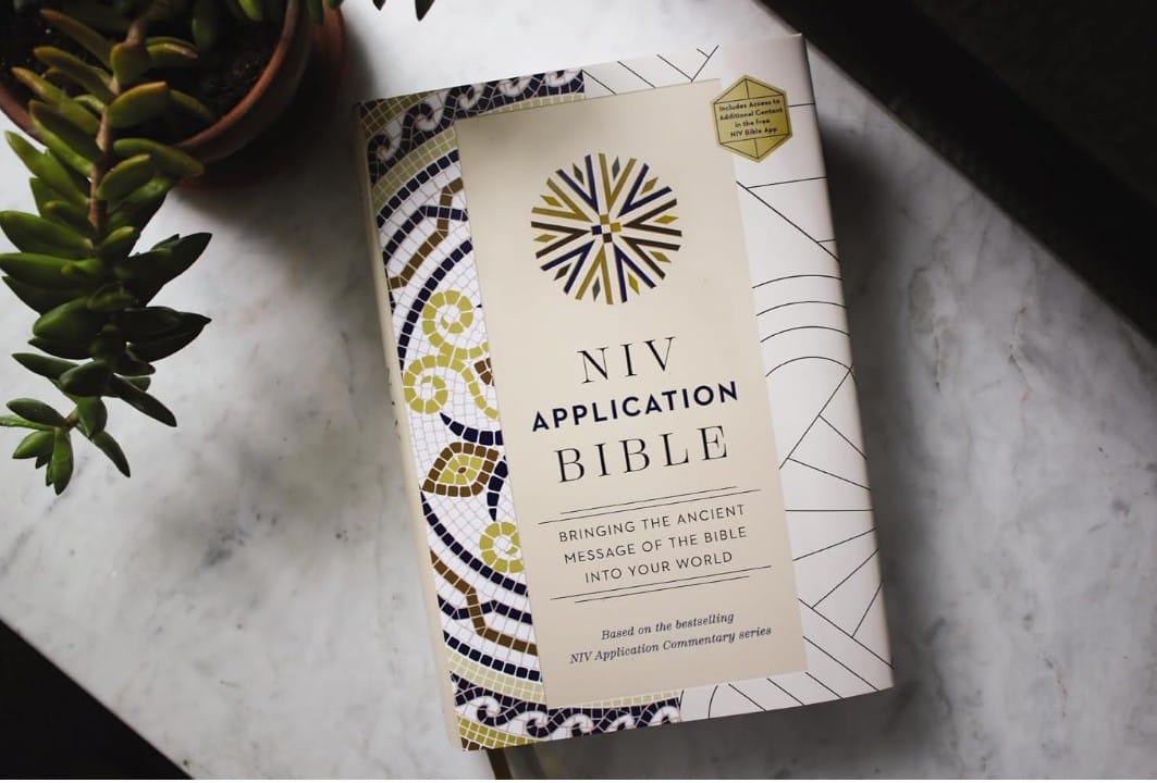 NIV Application Bible, Hardcover, Multi-Cream, Red Letter, Comfort Print: Bringing the Ancient Message of the Bible into Your World (NIV Application Commentary Resources)
