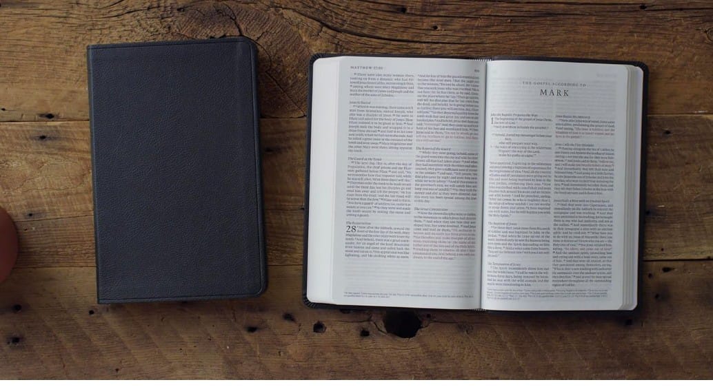 ESV Bibles
ESV Value Thinline Bible, Red Letter (TruTone, Black): Holy Bible, English Standard Version
