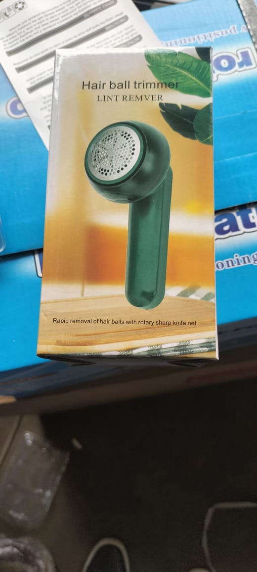 Electric Lint Remover Fabric Shaver : A compact and easy-to-use fabric shaver with rotating inner blades, designed to remove lint and fuzz from clothing efficiently.