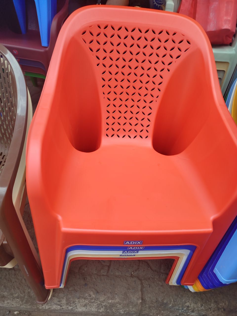 High stadard plastic seat for comfy living