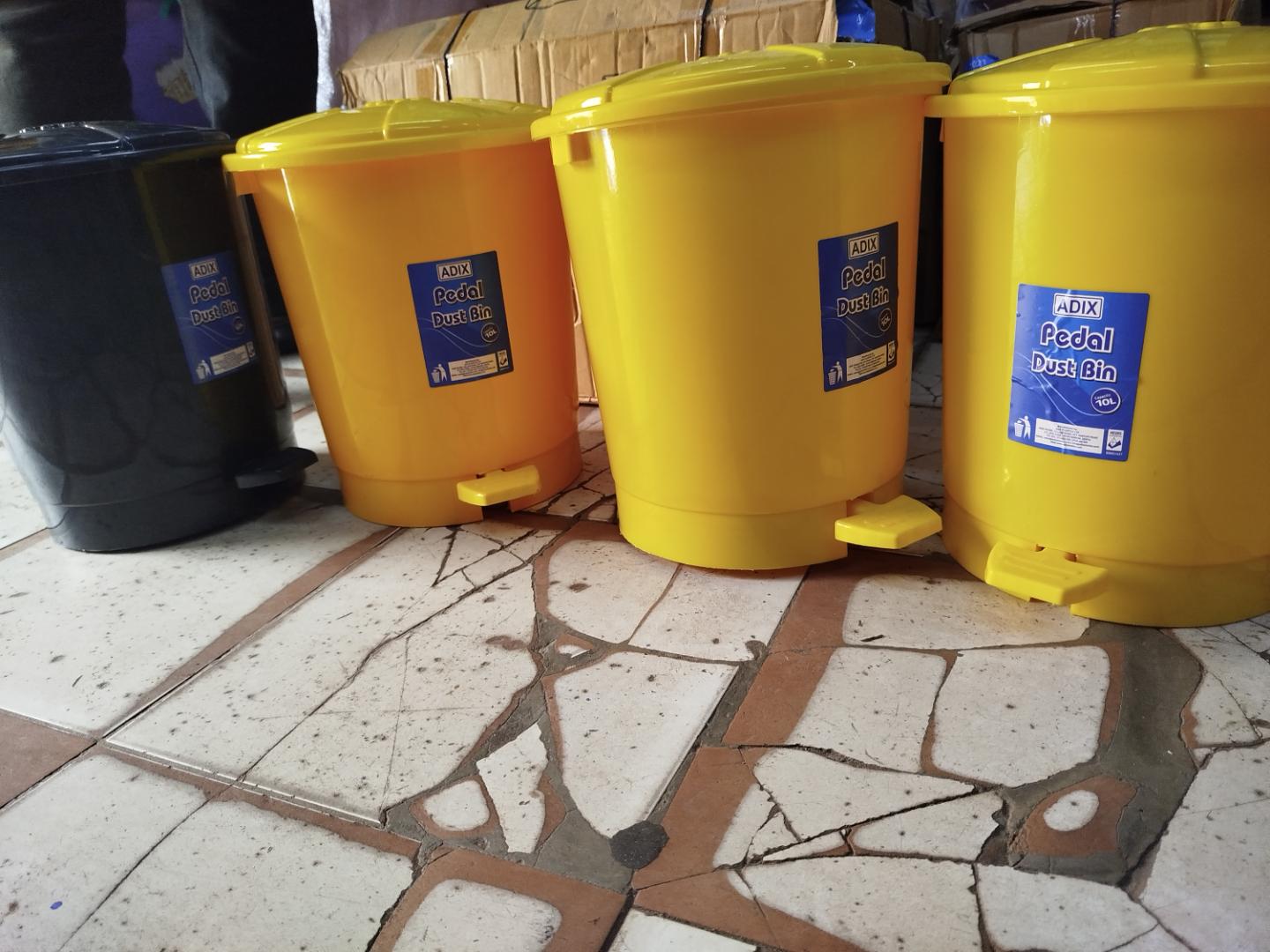 Adix pedal bin/Medical Center bins