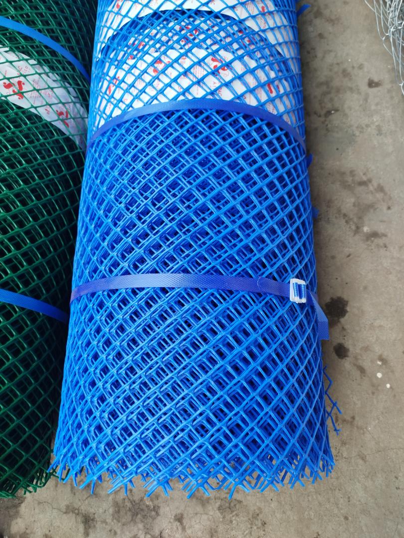 Crazy offer !!! Heavy duty Plastic Chicken mesh- 800 gsm - 1meter wide