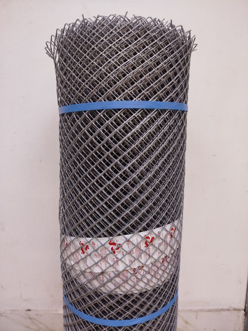 Plastic chicken mesh for walls and floors - non rusting - brand new