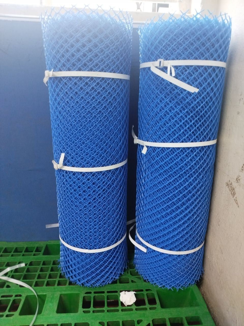 Crazy offer !!! Heavy duty Plastic Chicken mesh- 800 gsm - 1meter wide