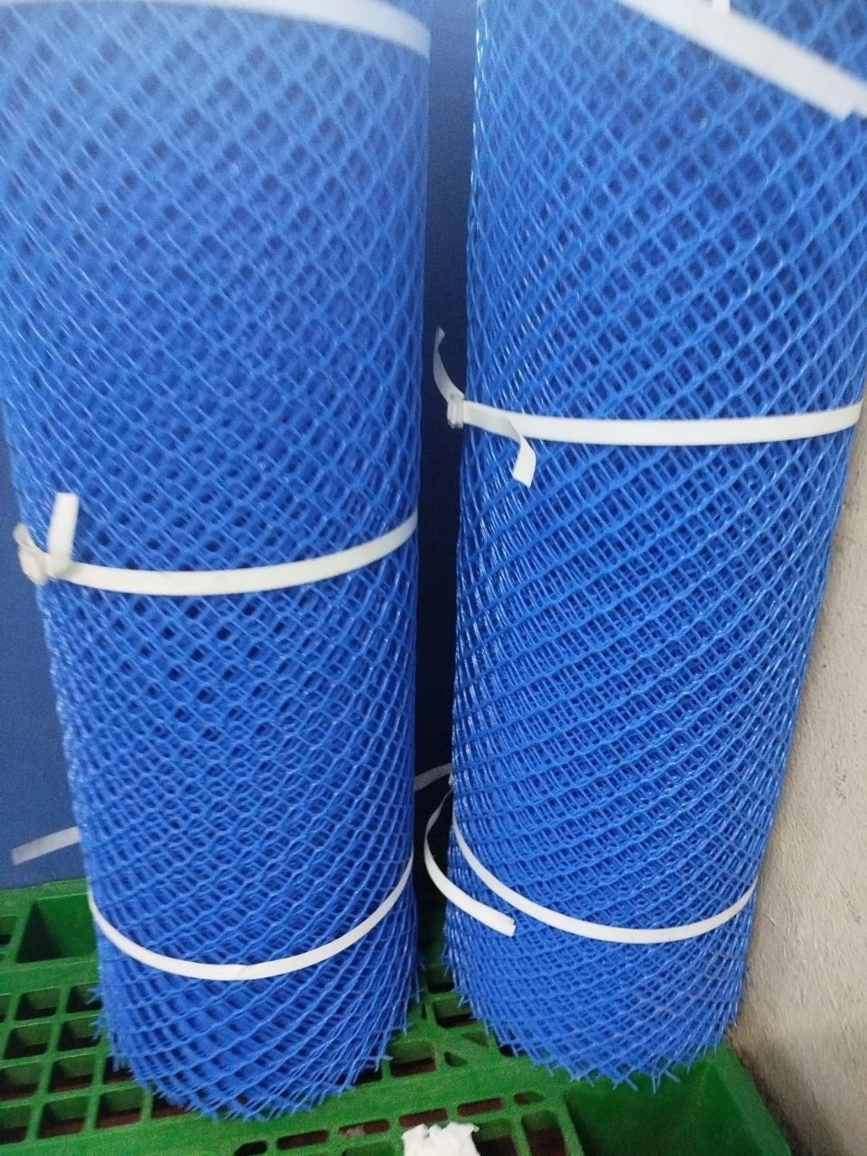 Crazy offer !!! Heavy duty Plastic Chicken mesh- 800 gsm - 1meter wide