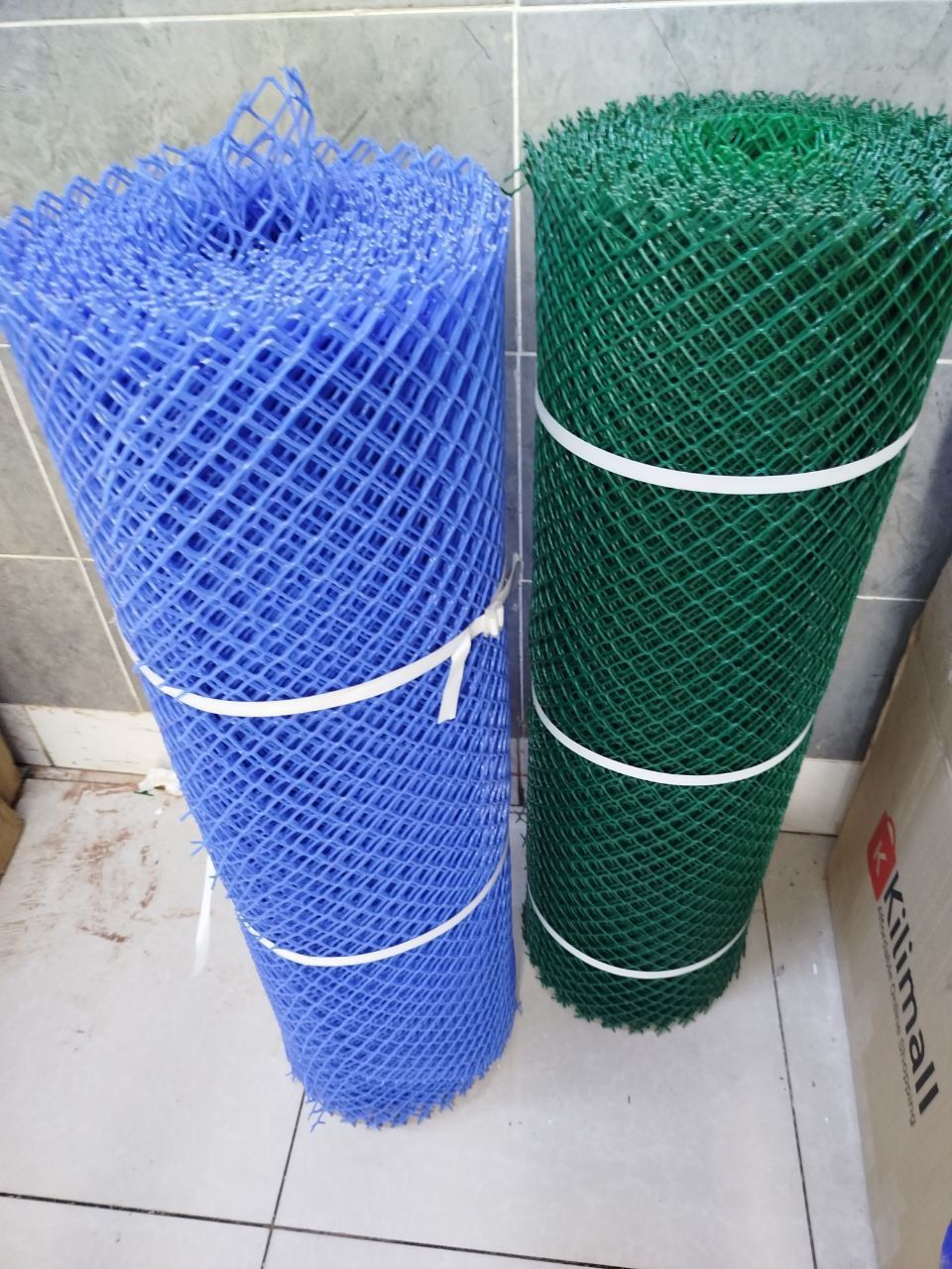 Plastic chicken mesh for walls and floors - non rusting - brand new