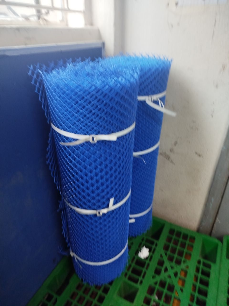 Plastic chicken mesh for walls and floors - non rusting - brand new