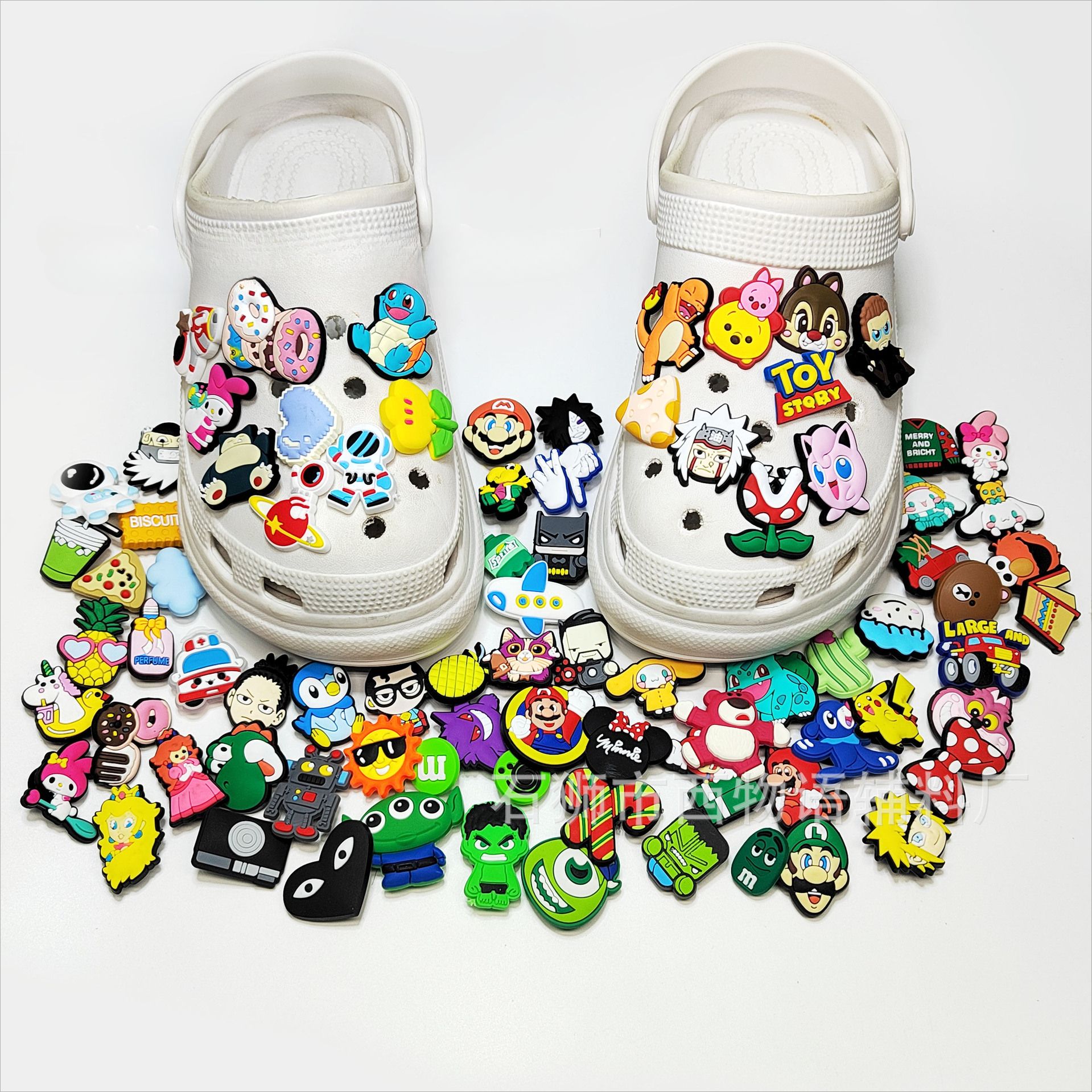 50/100PCS Shoe Charms, Random Different Cute Shoe Decoration Charms Shoe Decoration Party Gifts for Boys Girls Kids Women