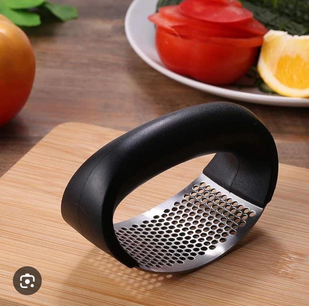 Ring Garlic Crusher – Stainless Steel Manual Garlic Press with Ergonomic Ring Handle, Multi-Function Portable Ginger Mincer & Kitchen Tool – Dishwasher Safe