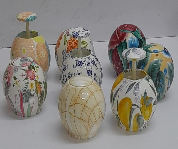 High quality Egg-shaped toothpick dispenser - Stylish and eye-catching, Easy-to-use dispenser, releases one toothpick at a time.