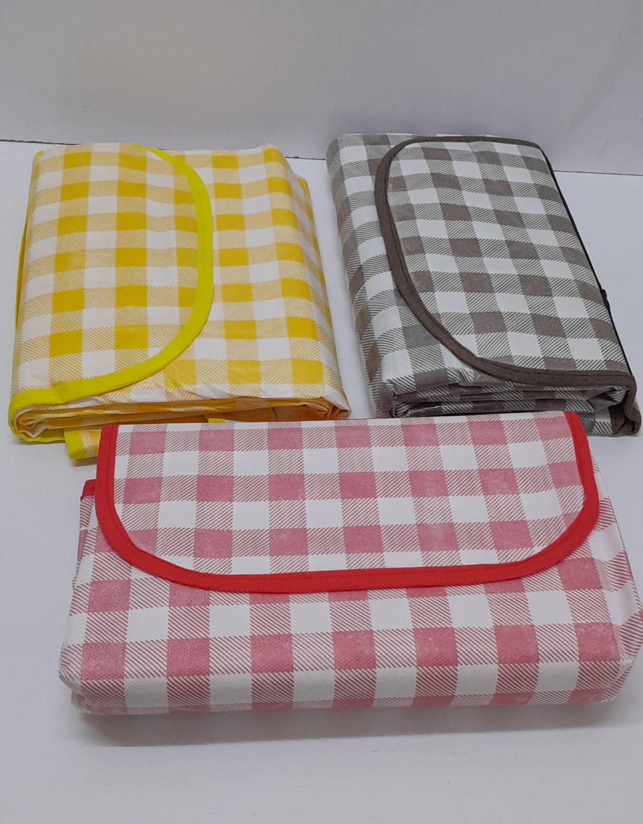 Foldable and Waterproof Picnic Mat for Outdoors or Camping, Picnic Blanket/ Camping Floor Carpet/ Beach Blanket, Tent, Meadow Mat, Park Grass Mat, Yoga Mat, Foldable Sleeping Pillow - LARGE 200x200cm