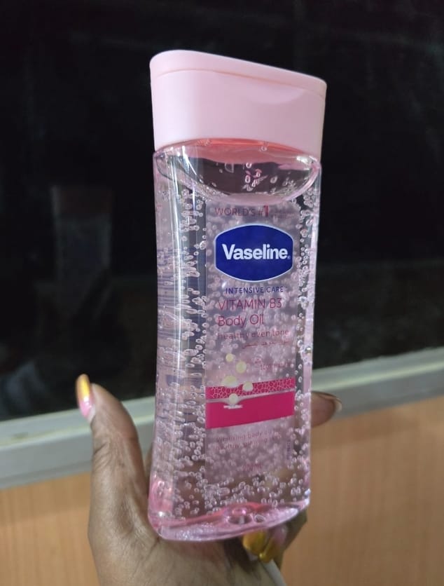 Vaseline Vitamin B3 Body Oil Hydrates, Brightens, And Nourishes Skin, Evens Tone, Reduces Fine Lines, Improves Elasticity