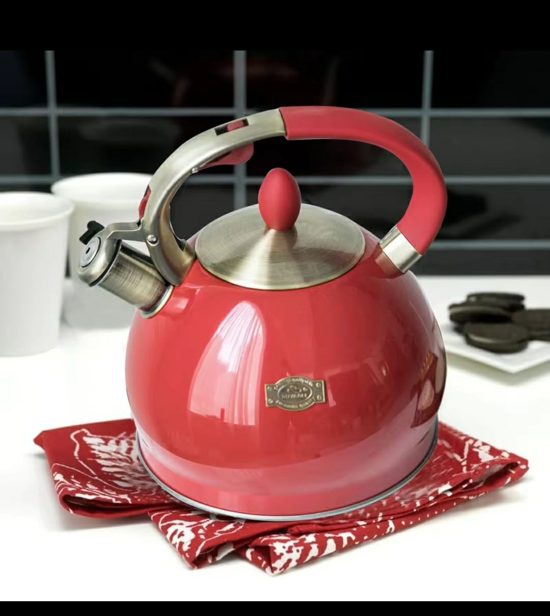 High quality stainless steel kitchen whistling kettle...capable of boiling faster hot water...can be used on stove,induction and gas