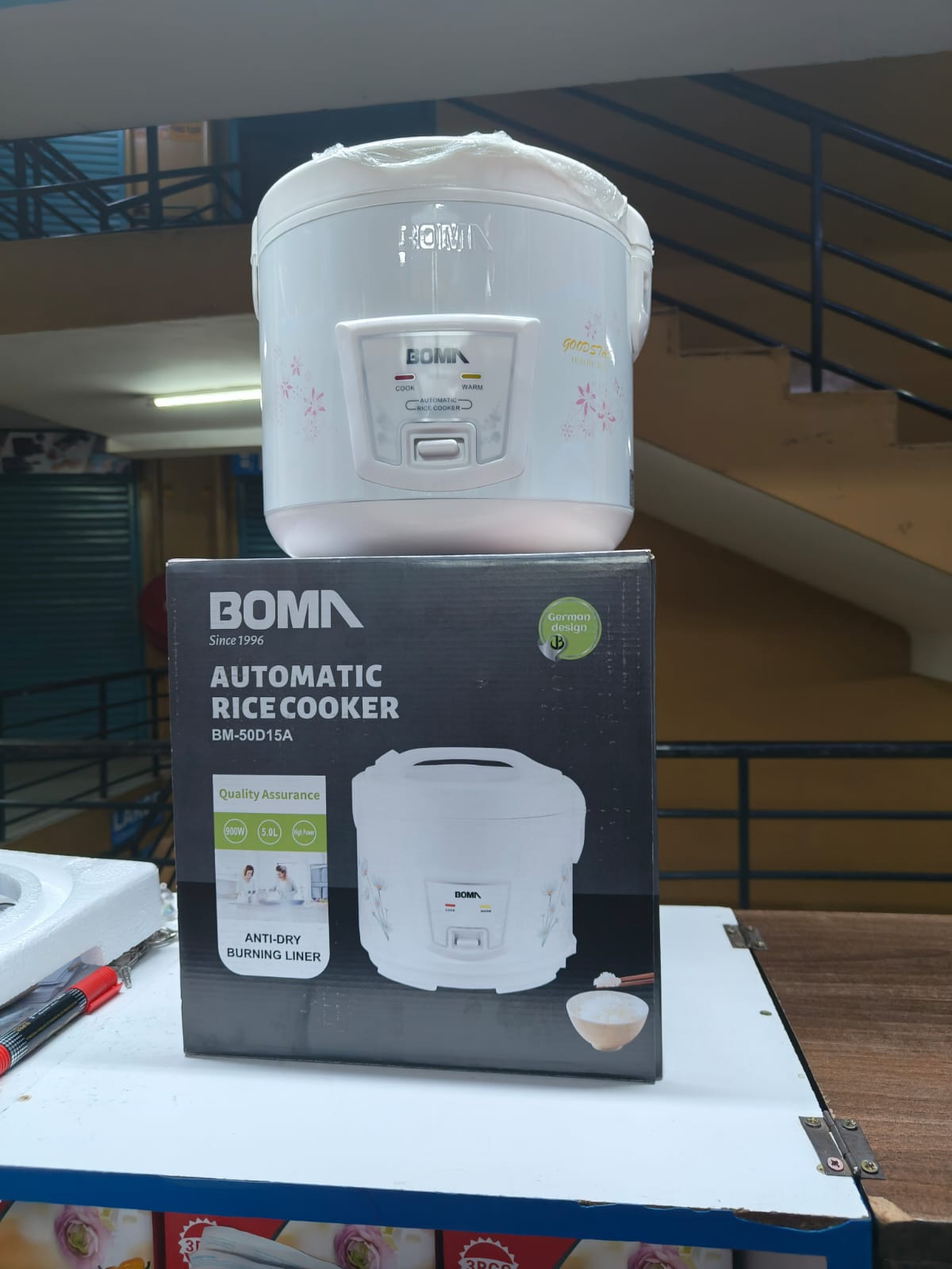 Automatically electric kitchen rice cooker with the capacity of 5 litres