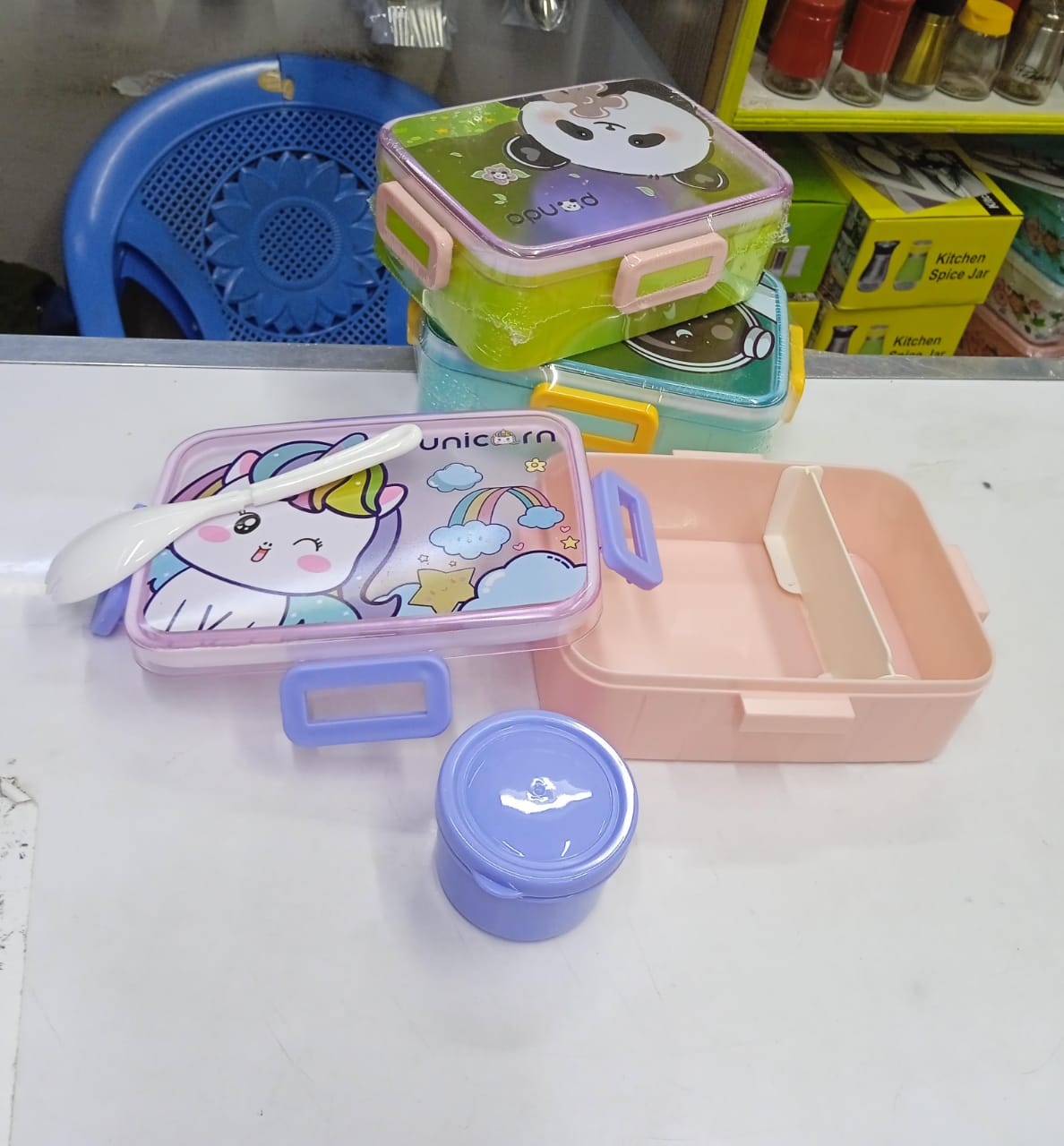 high quality plastic Partitioned cartoon themed kitchen kids lunch box