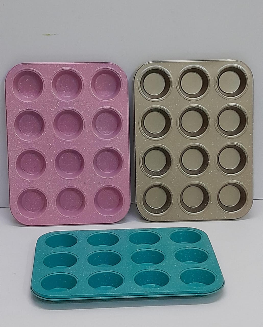Quality metallic nonstick kitchen cupcake tray/baking tin