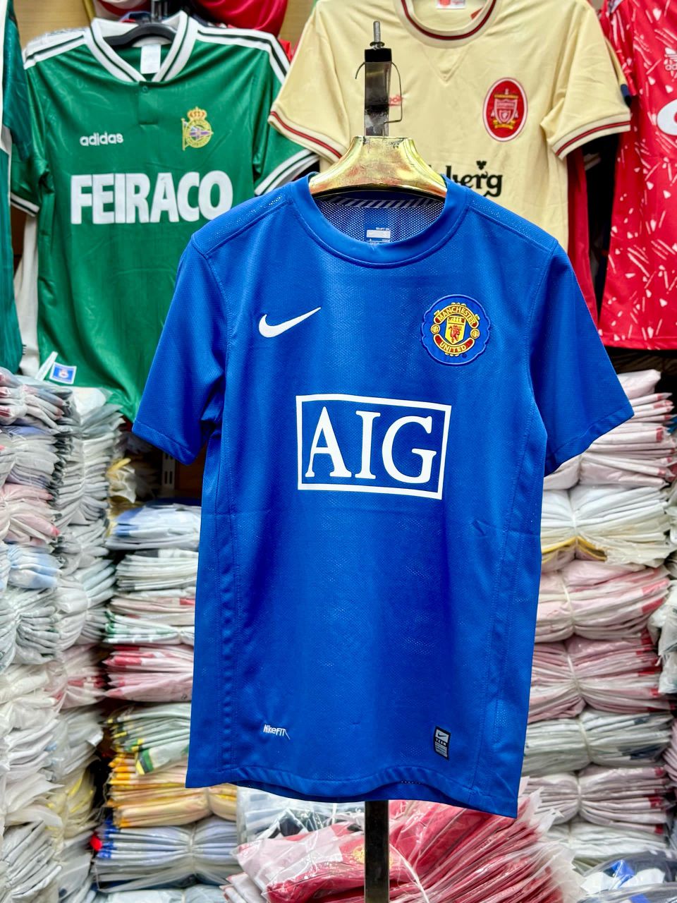 BACK IN STOCK!! Classic Good Quality Authentic 2008-2009 Manchester United Third Shirt/Jersey.