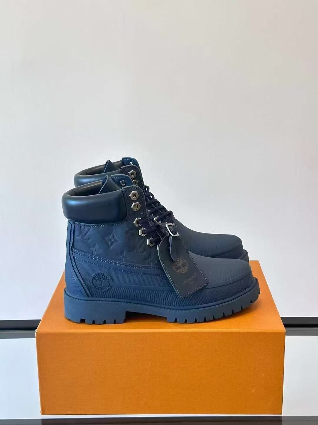 ORIGINAL!! Best price Good Quality Fashionable Classic Louis Vuitton X Timberland Ankle  Boots.