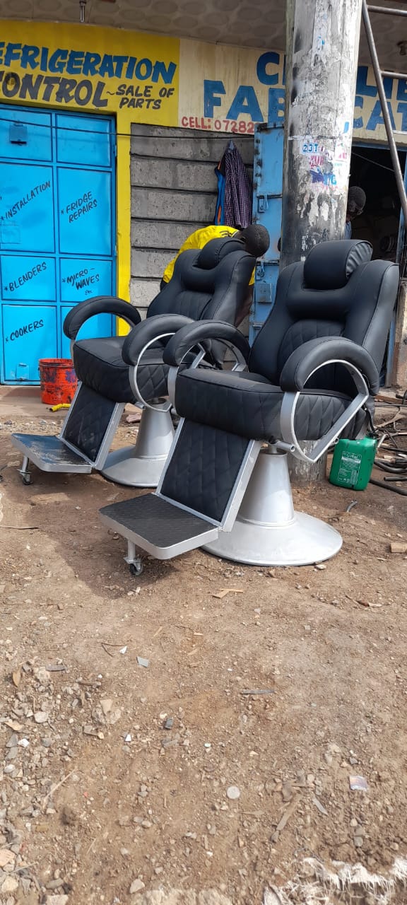 CLEARANCE OFFER Executive barber chair