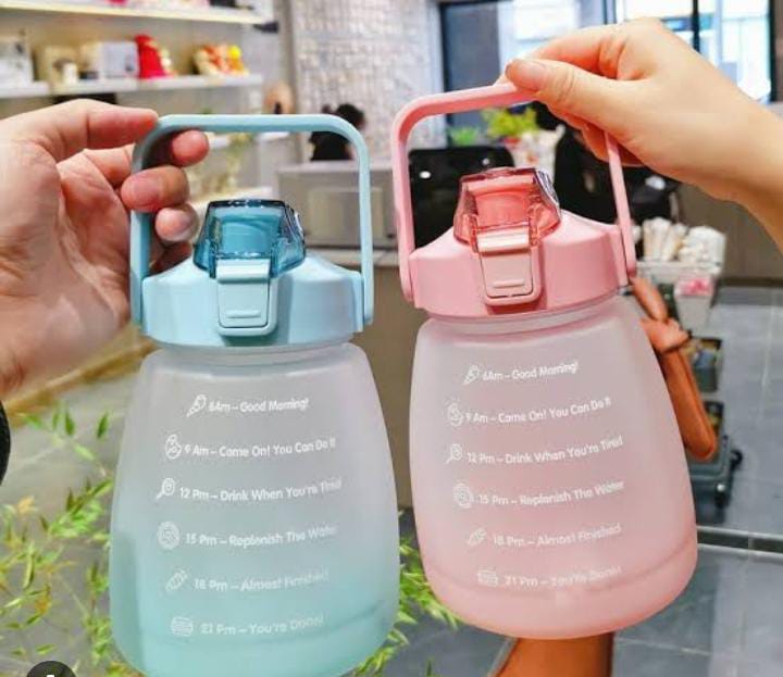 PLUMPY MOTIVATIONAL WATER BOTTLE - it can hold a large capacity of 800ml /34oz/ 1L with a time mark that reminds you to drink enough water throughout the day, and you can clearly see how much water